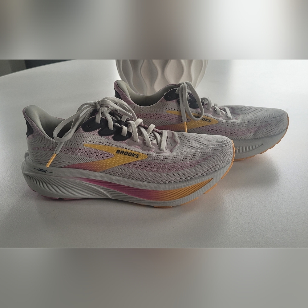Brooks Ghost 17 Women's Athletic Shoes Running Walking Size 9 1/2